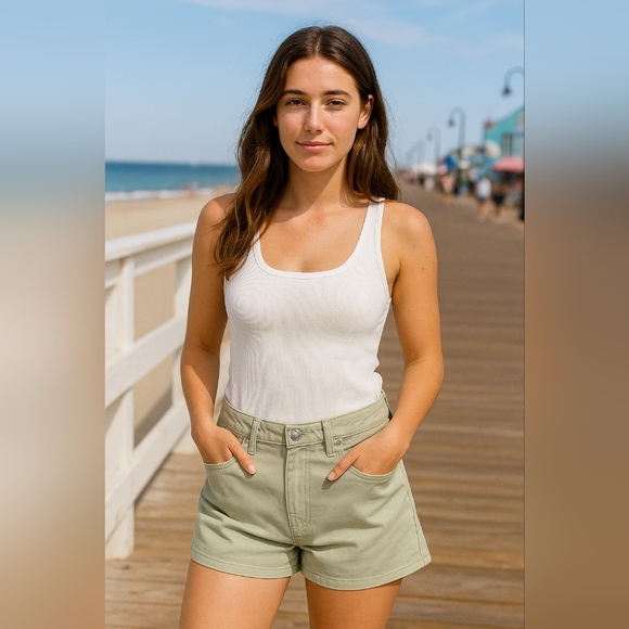 3/$20! H&M Mom Fit Twill Shorts - Picture 2 of 9